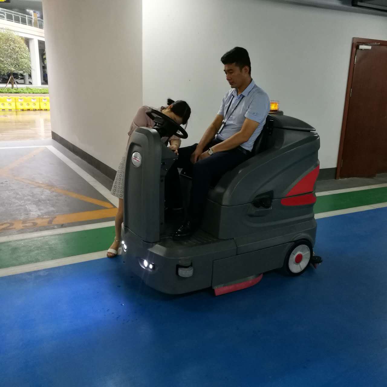 濟(jì)寧洗地車