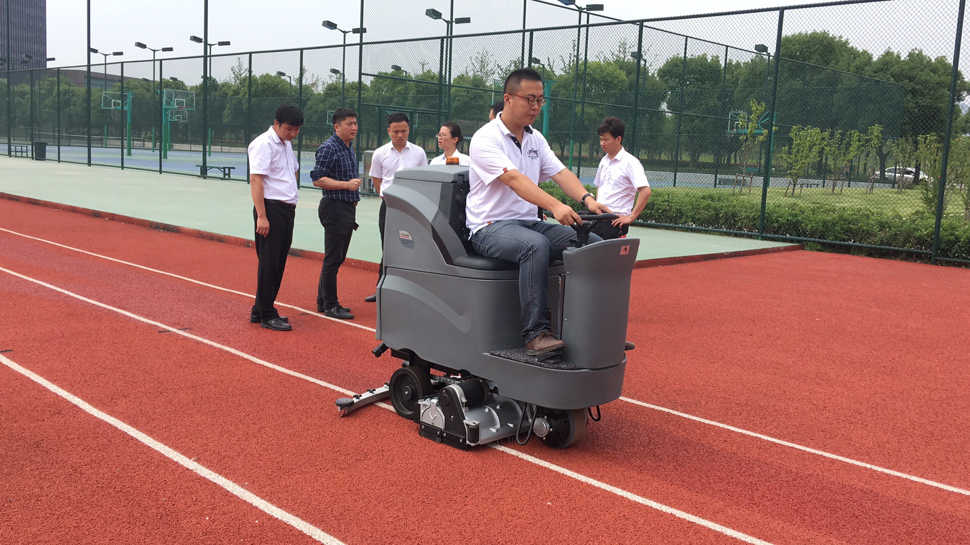 學(xué)校洗地機(jī)