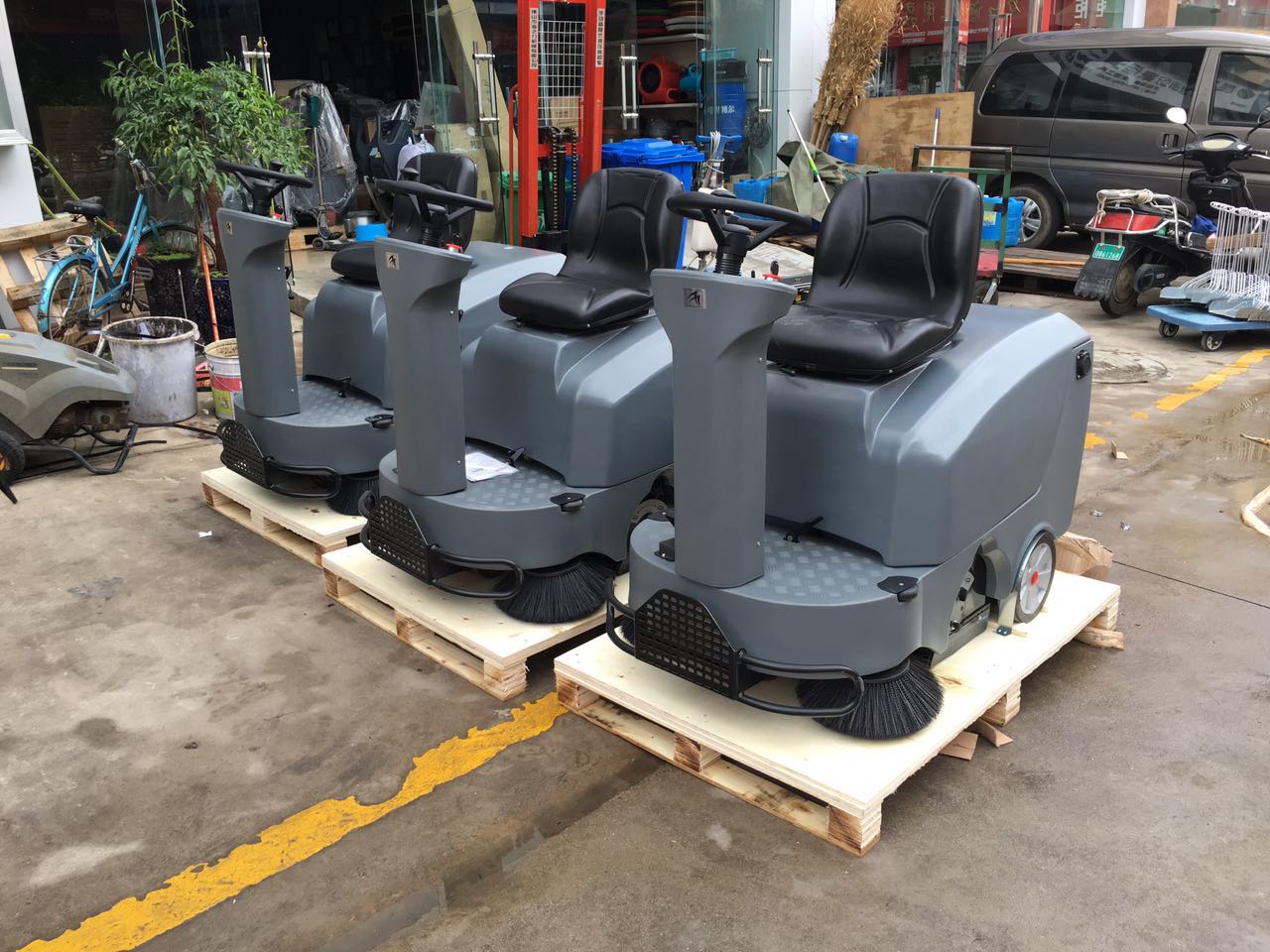 如何使用可以延長掃地車電瓶的使用壽命？